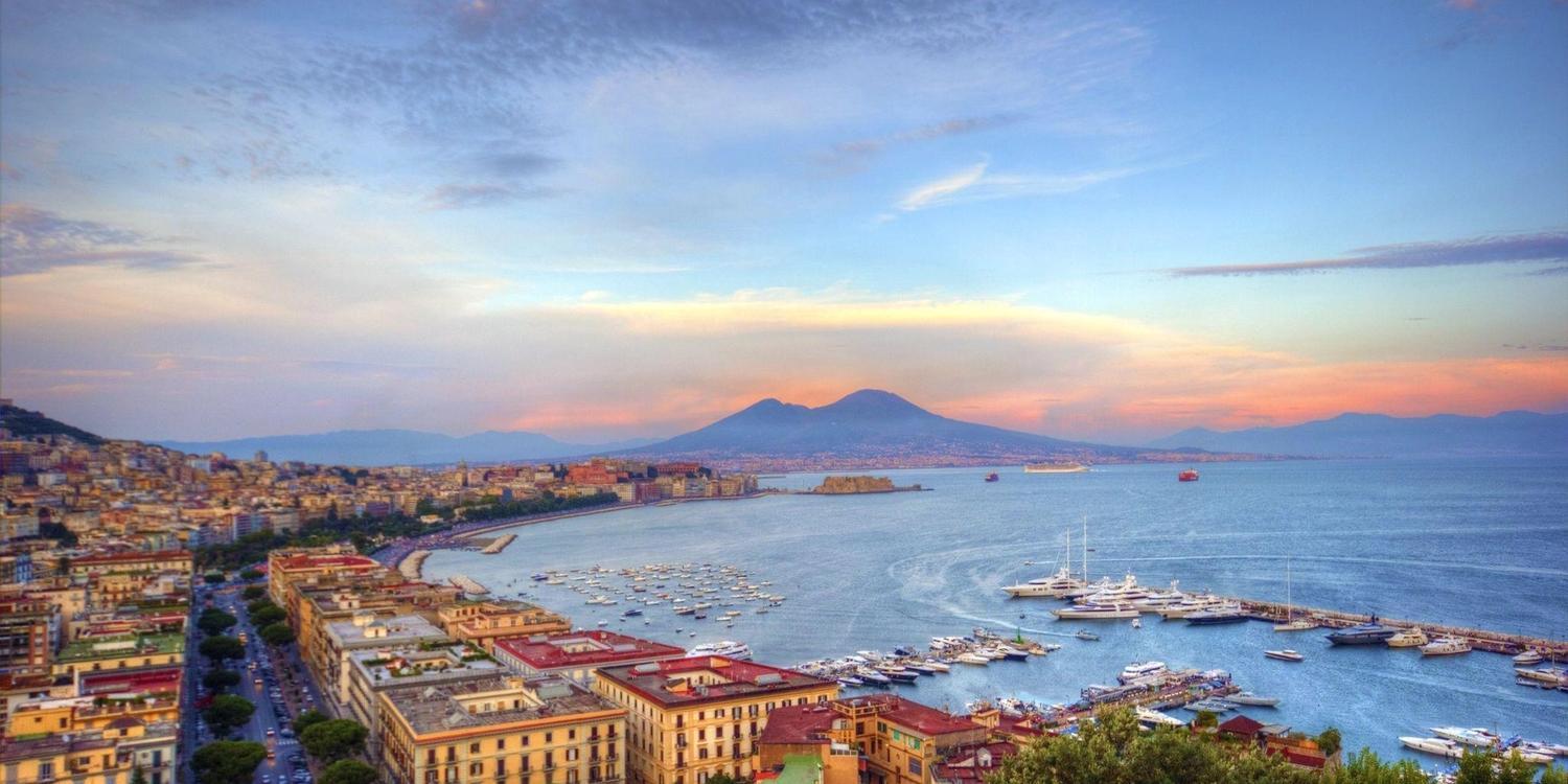 Cover Image for Exploring the Historic City Centre of Naples